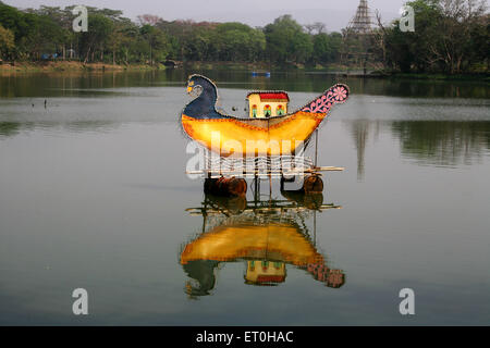 Forma di uccello fontana in Jayanti Sarovar Tata nella fabbrica di acciaio a Jamshedpur Tata Nagar nello stato del Jharkhand India Foto Stock