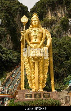 Murugan statua dorata a grotte Battuck Kuala Lampur Malesia Asia Foto Stock