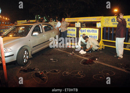 Bullet segni sulla strada Taj Mahal hotel nel terrore attacco da Deccan Mujahideen terroristi ; Bombay Mumbai Foto Stock