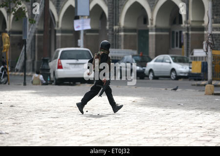 National Security commando, Taj Mahal Hotel, 2008 attacco di Mumbai, attacco terroristico, attacco terroristico, Bombay, Mumbai, Maharashtra, India, 26 novembre 2008 Foto Stock