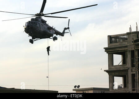 Guardia di sicurezza Nazionale Cmando, Nariman House, 2008 attacco di Mumbai, attacco terroristico, attacco terroristico, Bombay, Mumbai, Maharashtra, India, 26th Nov 2008 Foto Stock