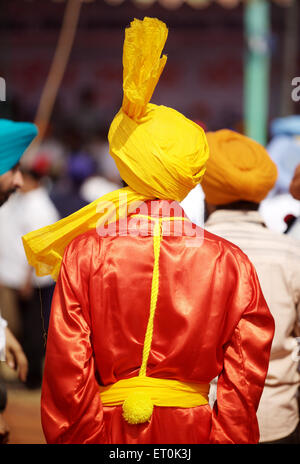 Giovane ragazzo Sikh in abito tradizionale trecentesimo anno di consacrazione perpetua del Guru Granth Sahib ; Nanded Foto Stock