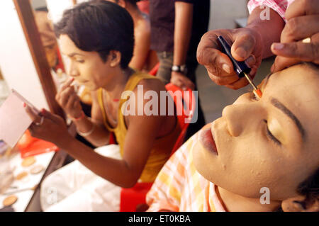 Attori maschili, teatro tradizionale marathi, Bin Baicha Tamasha, India Foto Stock