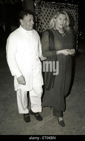 Zubin Mehta, direttore d'orchestra indiano, musica classica occidentale, moglie Nancy Kovack, Bombay, Mumbai, Maharashtra, India Foto Stock