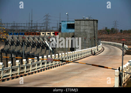 Indira Sagar Dam indipendente alto sul fiume Narmada sotto multi purpose Indira Sagar Progetto situato Khandwa Foto Stock