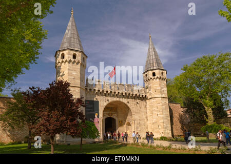 Cancello di ingresso del palazzo di Topkapi a Sultanahmet, Istanbul, Turchia. Foto Stock