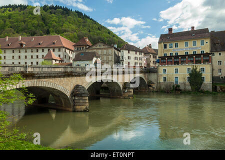 La molla nel pomeriggio Saint-Hippolyte, Franche-Comté, Francia. Foto Stock