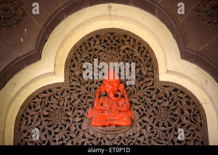 Signore ganesh scolpito sul palazzo reale Shahu Maharaj ; Kolhapur ; Maharashtra ; India Foto Stock