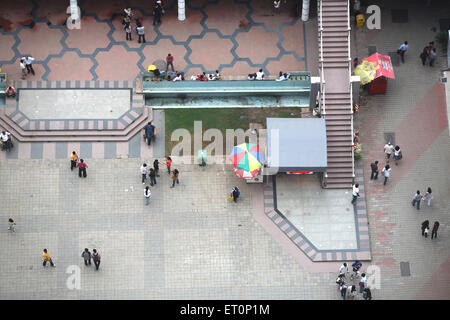 La gente che acquista al centro commerciale del composto del mulino di Phoenix in basso Parel, Bombay, Mumbai, Maharashtra, India, High Street Phoenix, Phoenix Mall, Foto Stock