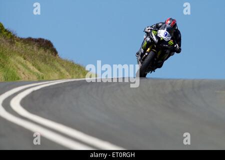 Douglas, Isola di Man Decimo Giugno, 2015. Ian Hutchinson in azione durante il TT gara Supersport. Credit: Azione Plus immagini di sport/Alamy Live News Foto Stock