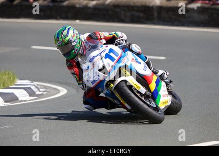 Douglas, Isola di Man Decimo Giugno, 2015. Cameron Donald in azione durante il TT gara Supersport. Credit: Azione Plus immagini di sport/Alamy Live News Foto Stock