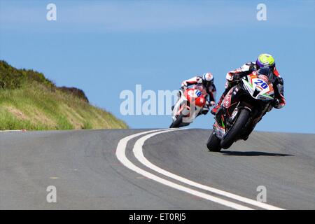 Douglas, Isola di Man Decimo Giugno, 2015. Jamie Hamilton in azione durante il TT gara Supersport. Credit: Azione Plus immagini di sport/Alamy Live News Foto Stock