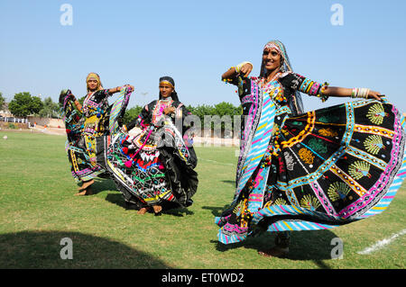 Ballerini popolari Kalbeliya Jodhpur Rajasthan India danzatori indiani Kalbelia Sapera Dance Snake Charmer Dance MR#786 Foto Stock
