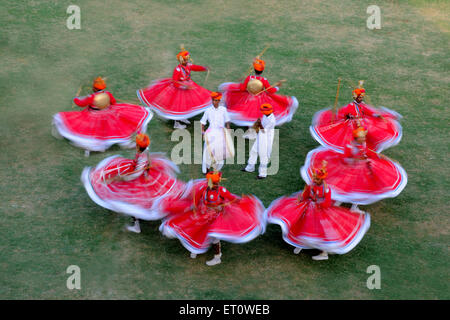 I ballerini popolari di Gher ai festival di Marwar, Jodhpur, Rajasthan, India, ballerini indiani Foto Stock