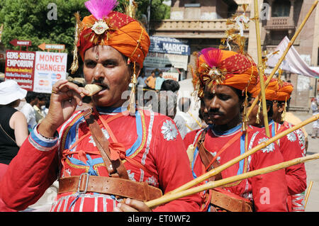 Gher ballerini folk al festival di marwar ; Jodhpur ; Rajasthan ; India Signor#786 Foto Stock