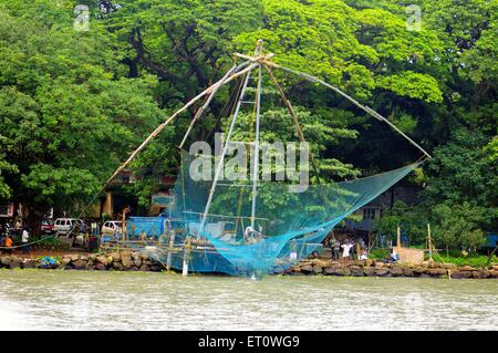Le reti da pesca cinesi ; Ernakulum ; Kerala ; India Foto Stock