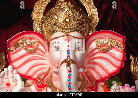 Statua del signore ganesh in festival ganpati ; Pune ; Maharashtra ; India 2009 Foto Stock