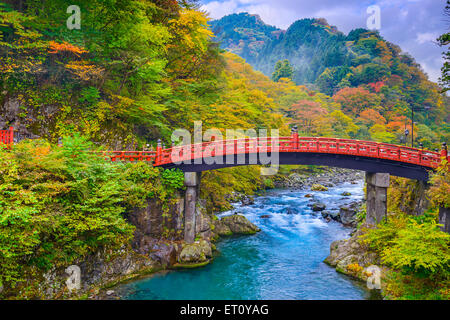 Nikko, Giappone all'Shinkyo ponte sopra il fiume Daiwa. Foto Stock