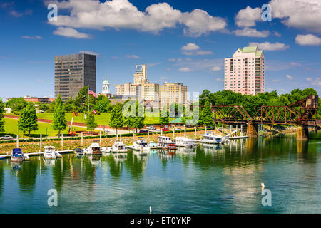Augusta, Georgia, Stati Uniti d'America skyline del centro sul fiume Savannah. Foto Stock
