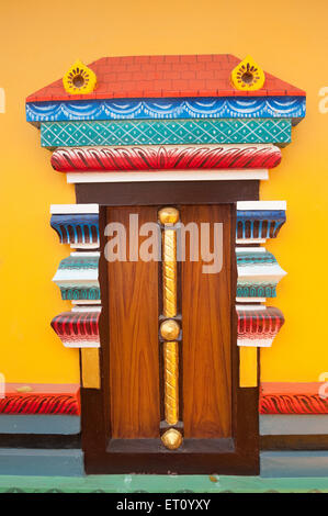 Finestra del tempio di Shiva ; Alleppey ; Alappuzha ; Kerala ; India ; Asia Foto Stock