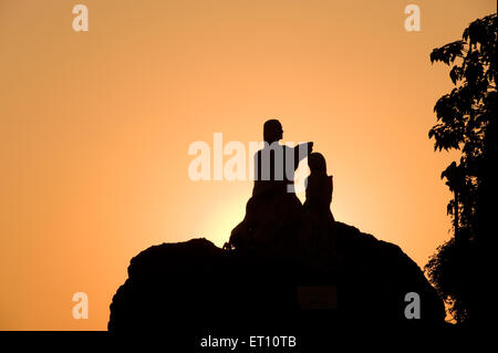 Statua di Dona Paula silhouette tramonto Panjim Goa India Asia Foto Stock