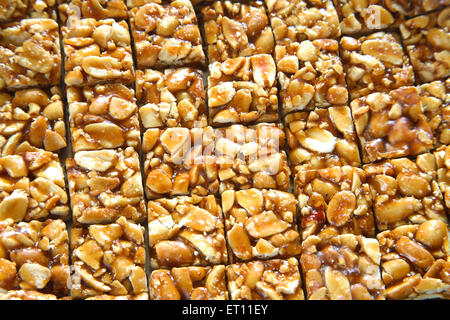 Chikki di arachidi e di gaggery, di arachidi fragile Foto Stock