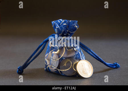 borsa pogli, borsa batua, borsa batua, borsetta batua, fondo nero Foto Stock