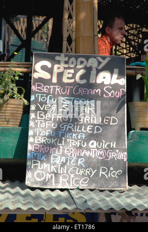 Menu su lavagna ; Rishikesh ; Uttaranchal ; Uttarakhand ; India Foto Stock