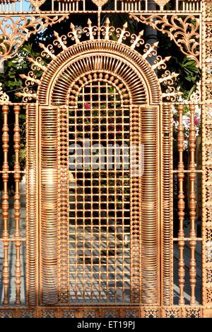 Cancello in ferro, cancello in metallo, cancello in ferro battuto, cancello in ghisa, Amreli, Gujarat, India Foto Stock