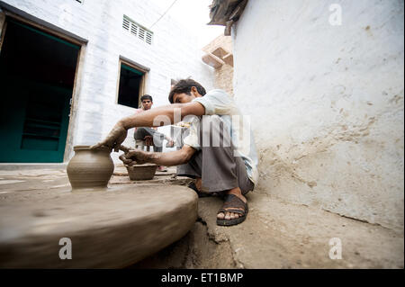 Vasaio ; ceramica ; Rajasthan ; India Foto Stock