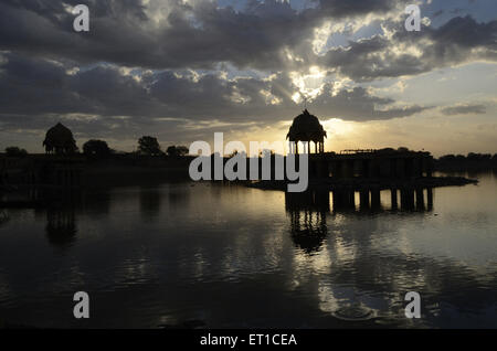 Gadisar Lake in Jaisalmer in Rajasthan in India Foto Stock