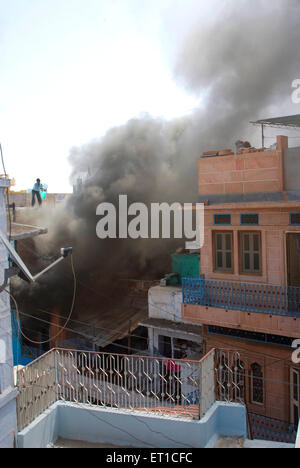 Fumo dal fuoco ; Jodhpur ; Rajasthan ; India ; Asia ; Asiatico ; indiano Foto Stock