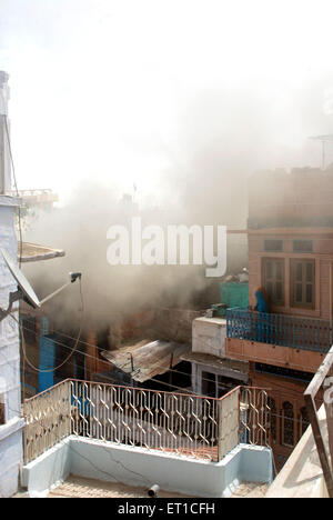 Fumo dal fuoco ; Jodhpur ; Rajasthan ; India ; Asia ; Asiatico ; indiano Foto Stock