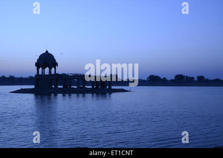 Gadisar Lake in Jaisalmer in Rajasthan in India Foto Stock