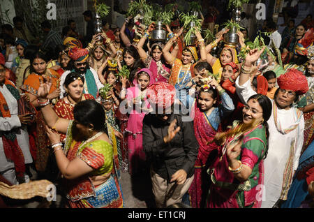 Gangaur festival di Jodhpur in Rajasthan in India Foto Stock