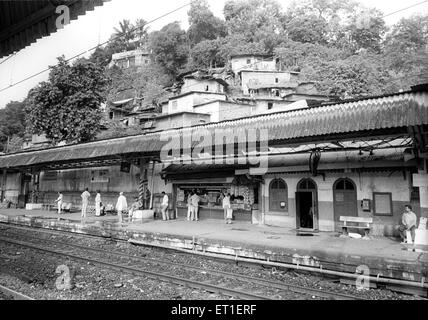 Dockyard road stazione ferroviaria ; Mumbai Bombay ; Maharashtra ; India Foto Stock