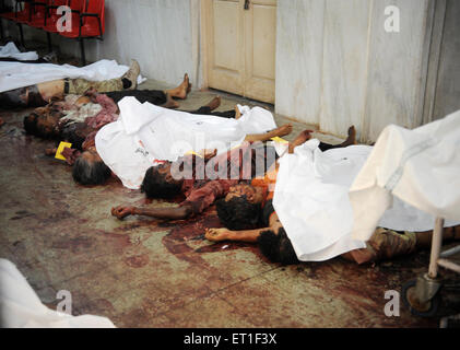 I morti dalla stazione CST ; dopo l attacco terroristico da Deccan Mujahideen il 26 novembre 2008 in Mumbai Bombay Foto Stock