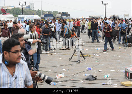 Sparato media Taj Mahal hotel ; dopo l attacco terroristico da Deccan Mujahideen il 26 novembre 2008 a Bombay Foto Stock