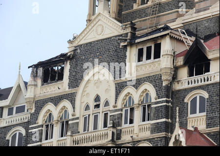 Finestra di masterizzazione del Taj Mahal hotel ; dopo l attacco terroristico da Deccan Mujahedeen il 26 novembre 2008 a Bombay Foto Stock