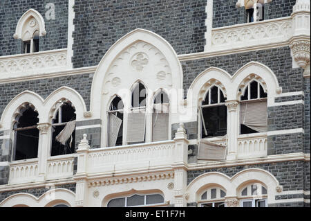 Finestre rotte del Taj Mahal hotel ; attacco terroristico da Deccan Mujahedeen il 26 novembre 2008 a Bombay Foto Stock