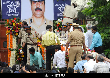 Homage, Hemant Karkare, capo squadra antiterrorismo, ha ucciso 2008 Mumbai attacco terroristico, Bombay, Mumbai, Maharashtra, India Foto Stock