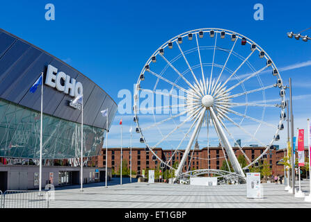 Echo Arena e ruota di Liverpool, Albert Dock, Liverpool, Merseyside England, Regno Unito Foto Stock