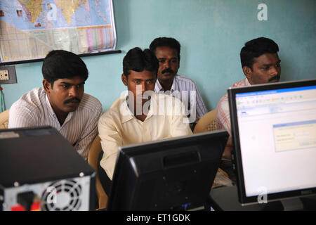 Computer delle banche rurali, Kshetriya Gramin Financial Services, ONG, IFMR Foundation, Tanjore, Thanjavur, Tamil Nadu, India Foto Stock