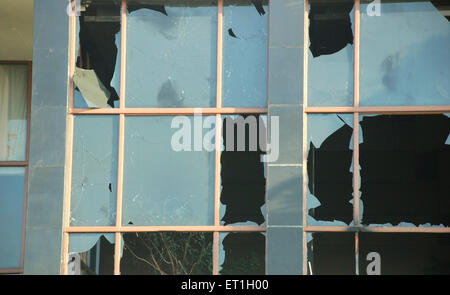 Finestre rotte dopo attacco terroristico, Oberoi Trident Hotel, Nariman Point, Bombay, Mumbai, Maharashtra, India, Asia Foto Stock