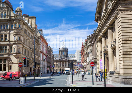 Visualizza in basso Castle Street verso il Municipio di Liverpool, Merseyside England, Regno Unito Foto Stock