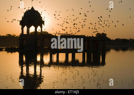 Chhatri Gadisar lake Jaisalmer Rajasthan India Asia Foto Stock