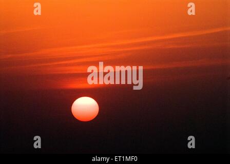 Tramonto, Anjarle, Mare Arabico, Dapoli, Ratnagiri, Maharashtra, India, Asia Foto Stock