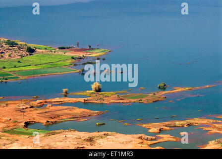 Lago Sajjangad a Sajjan Gadh Gajawadi vicino Satara città ; Maharashtra ; India Foto Stock