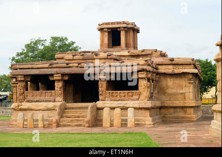 Tempio di Lad Khan Shiva ; tempio di Ladkhan ; tempio indù ; tempio di Surya ; Aihole ; Bagalkot ; Karnataka ; India ; Asia ; India ; Asiatico Foto Stock