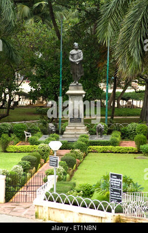 Statua di lokmanya bal gangadhar tilak a chowpatty ; Mumbai Bombay ; Maharashtra ; India Foto Stock